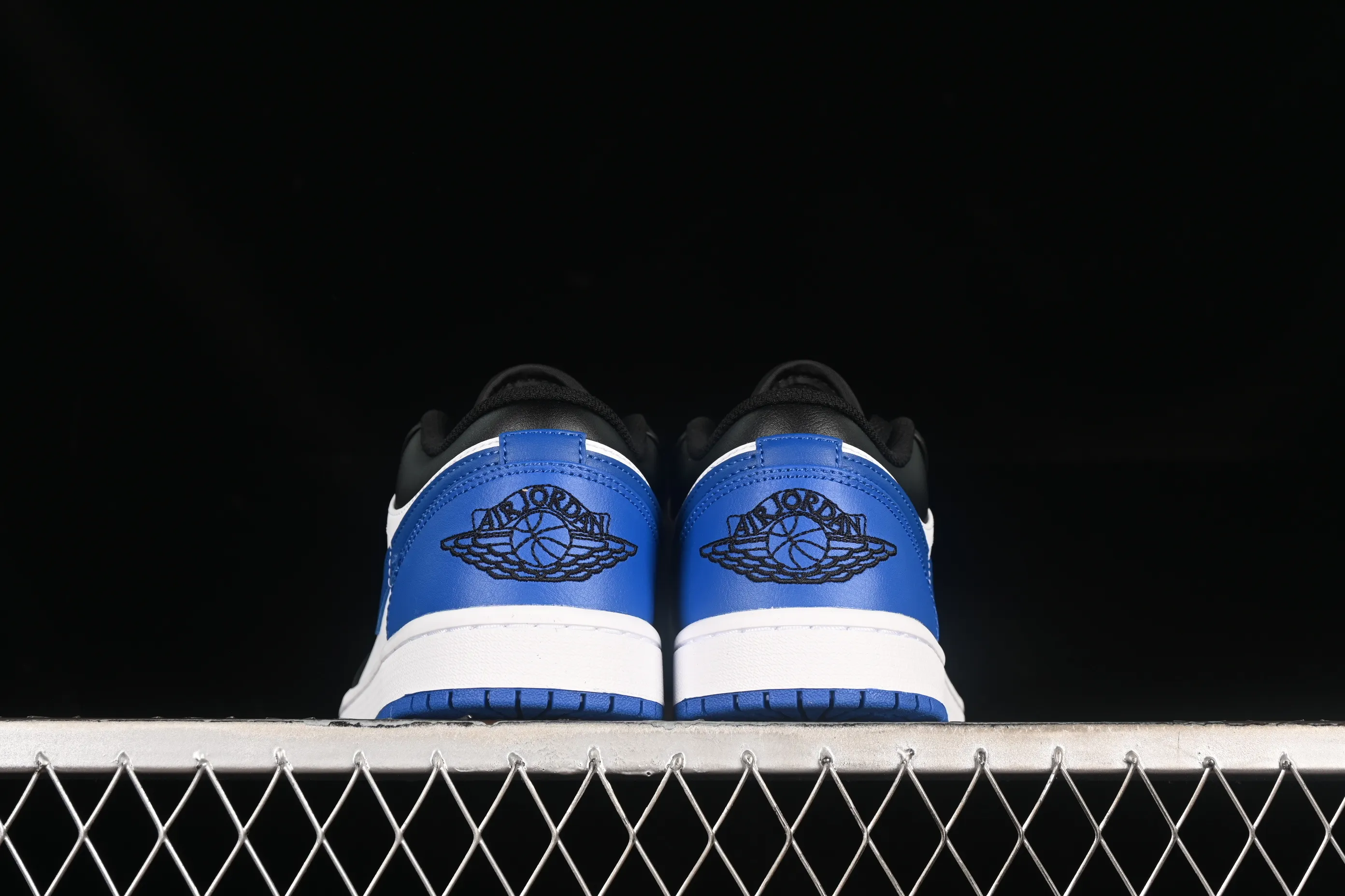 All categories Air Jordan Jordan series basketball shoes Air Jordan 1 Low G version pure original Air Jordan 1 Low AJ1 Joe 1 black and white blue low-top cultural basketball shoes 553558-140